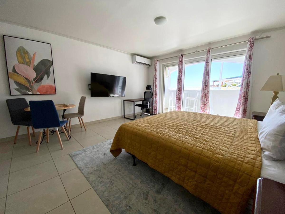 Maho Beach House - Studio - Beach Access Екстер'єр фото