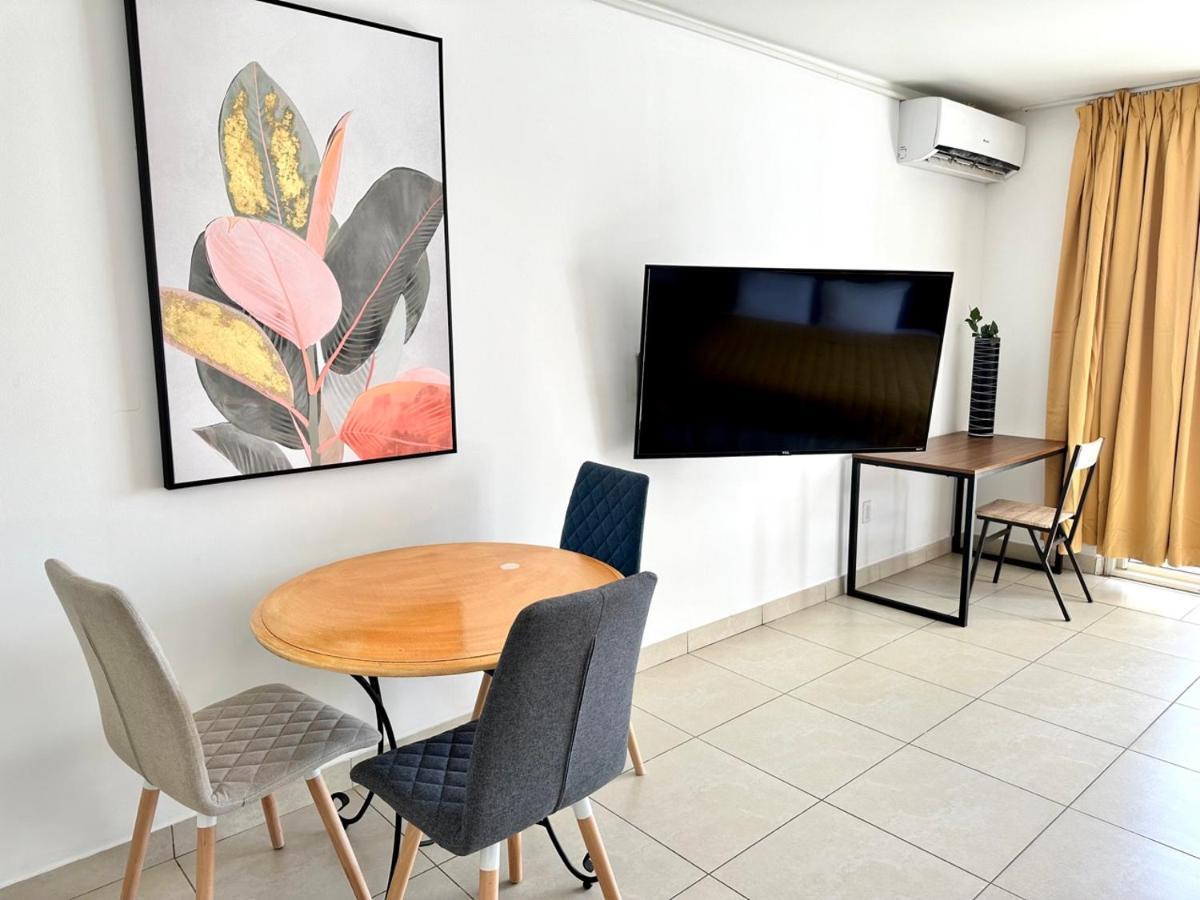 Maho Beach House - Studio - Beach Access Екстер'єр фото