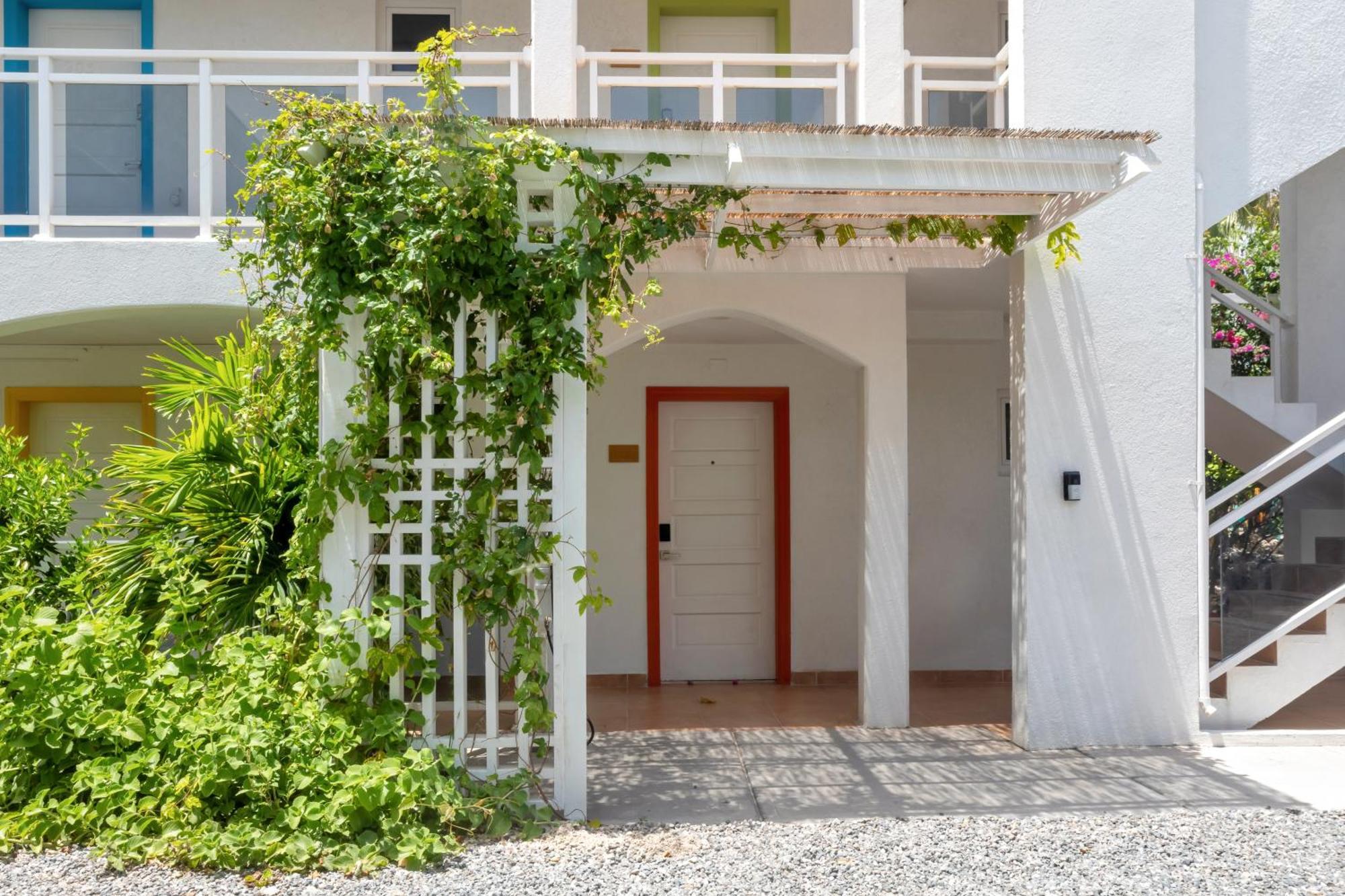 Maho Beach House - Studio - Beach Access Екстер'єр фото