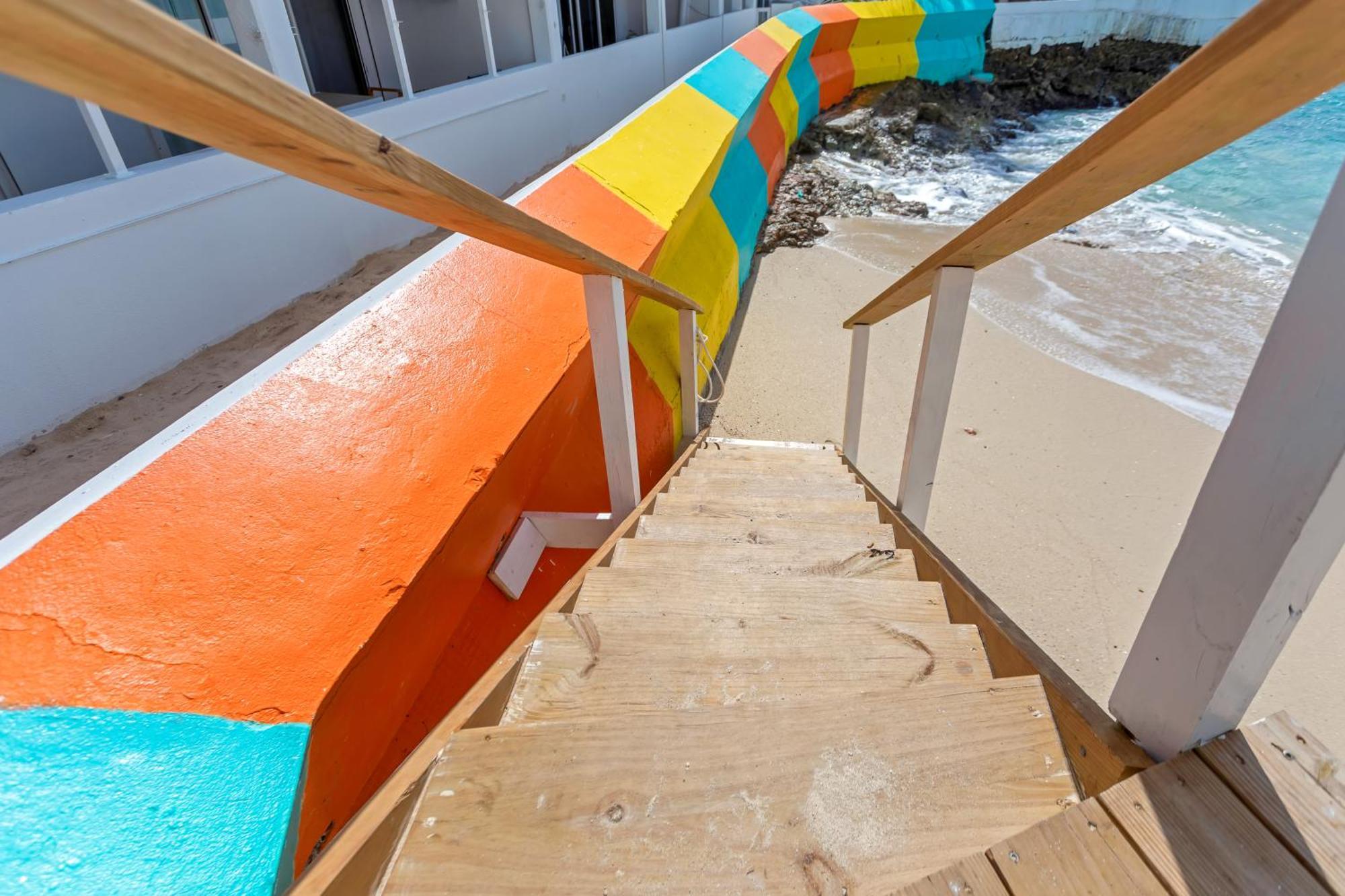 Maho Beach House - Studio - Beach Access Екстер'єр фото