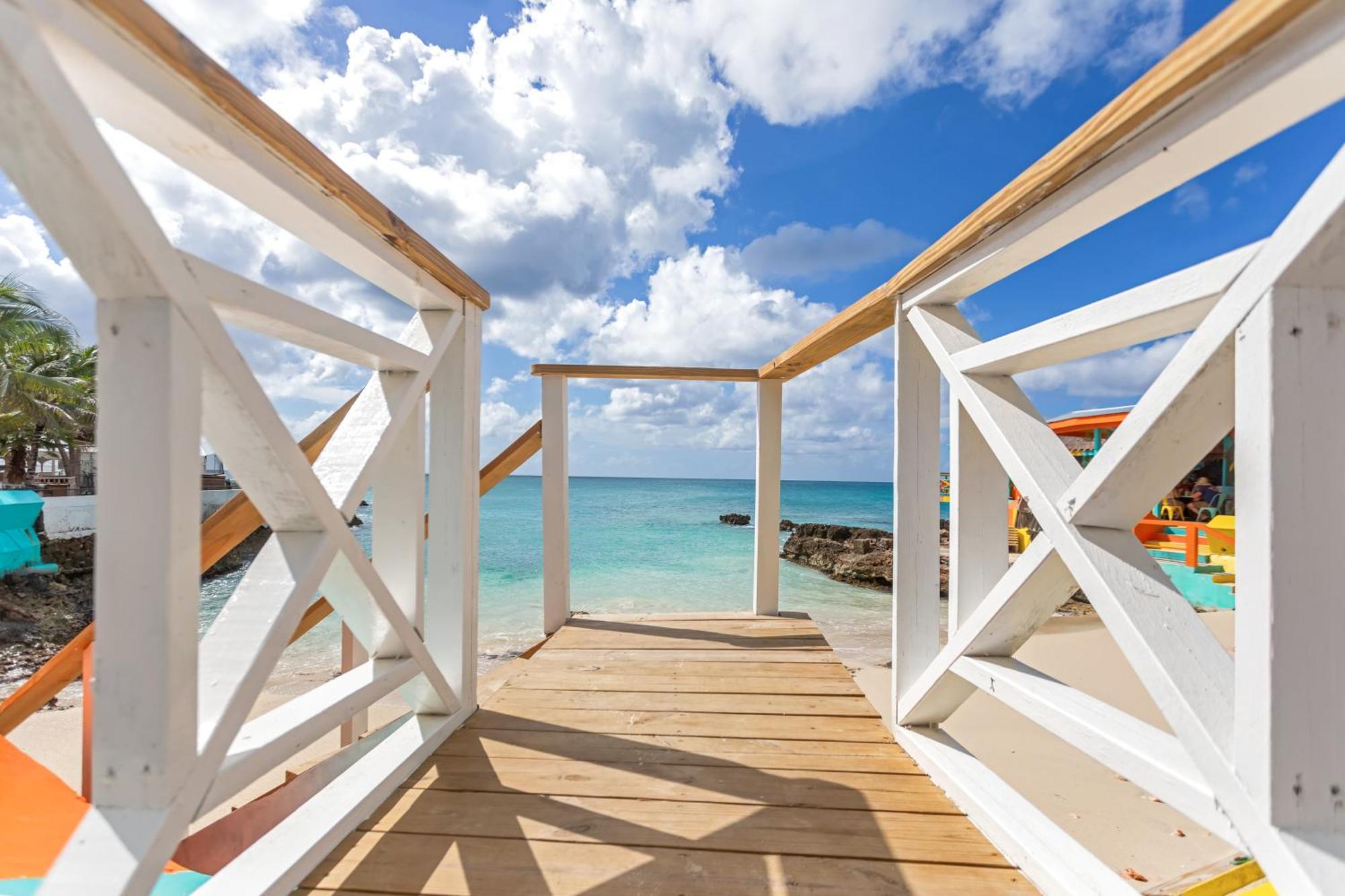 Maho Beach House - Studio - Beach Access Екстер'єр фото