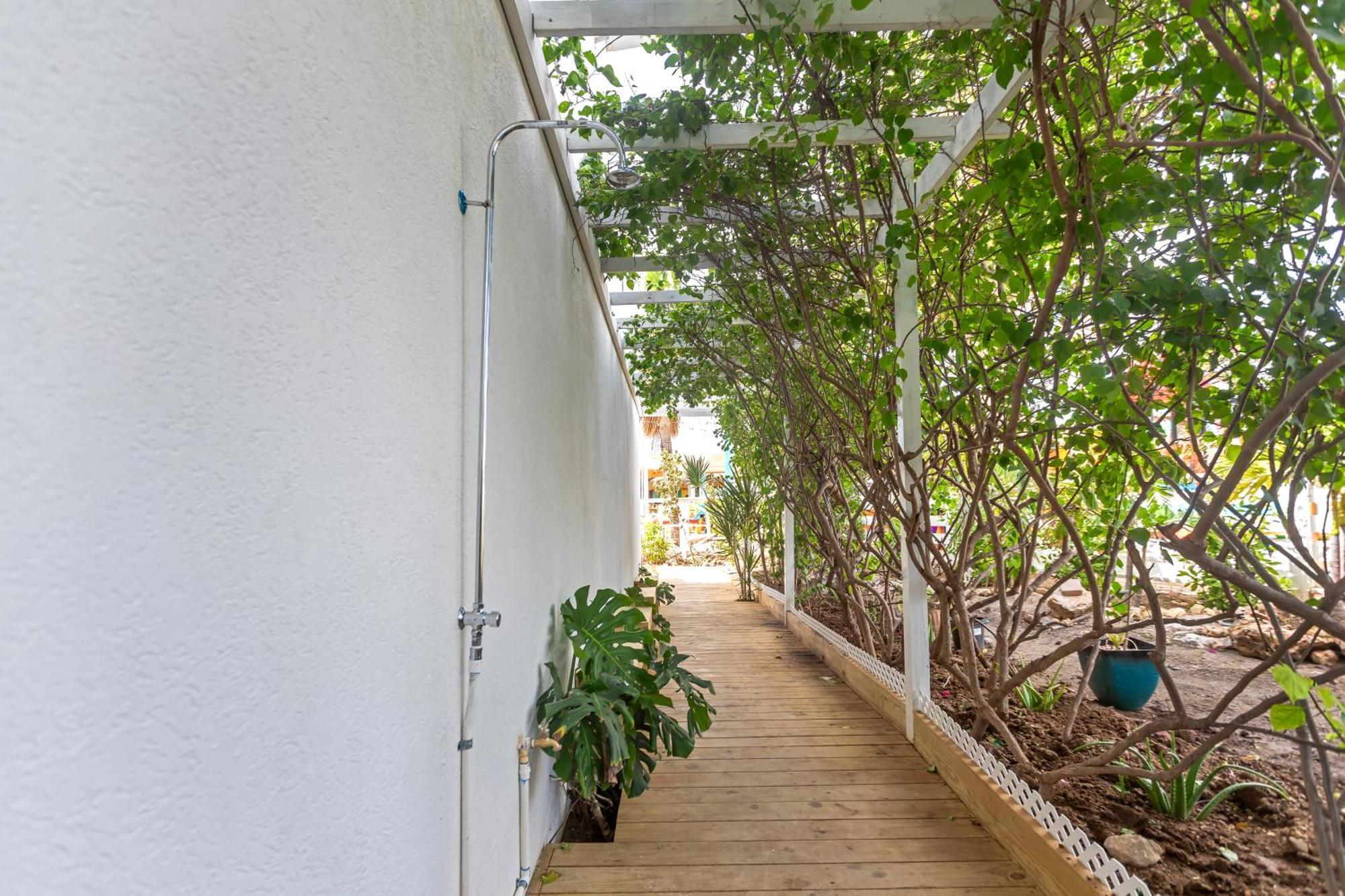 Maho Beach House - Studio - Beach Access Екстер'єр фото